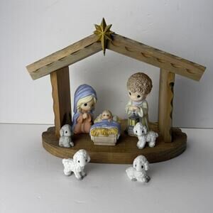 Precious Moments  8 pIece Nativity figure set